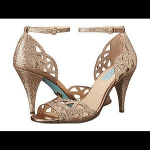 Betsey Johnson gold Sofia heel size 8.5 never worn